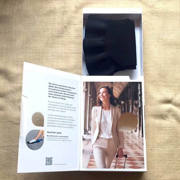 Bauerfeind VenoTrain Discretion Compression Stockings (Black) - Picture 2 of 16